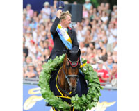Es ist vollbracht - André Thieme hat zum dritten Mal das Hamburger Springderby mit Nacorde gewonnen. Foto: Frieler